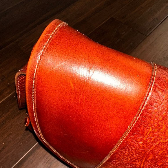 Past Time Leather Large Vintage Crossbody Adjustable Shoulder Saddle Bag, Tooled - Picture 15 of 16